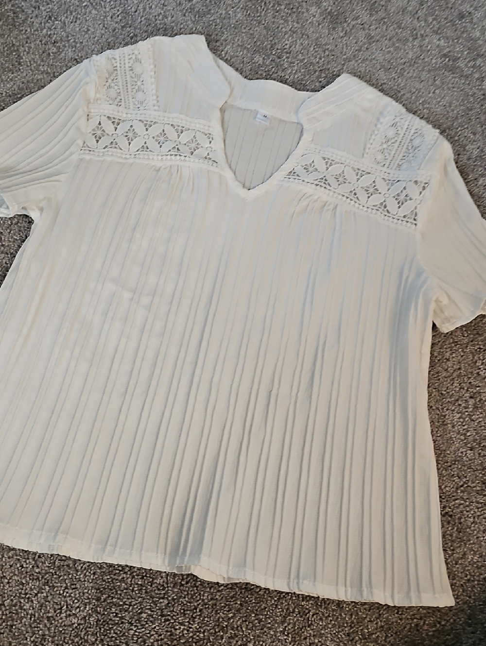 T4🔹️Pleated White Lace-Yoke V-Neck Blouse